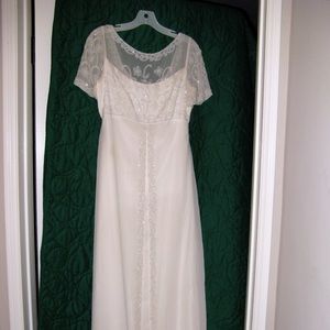 Vintage wedding dress. Empire waist size 6to 8